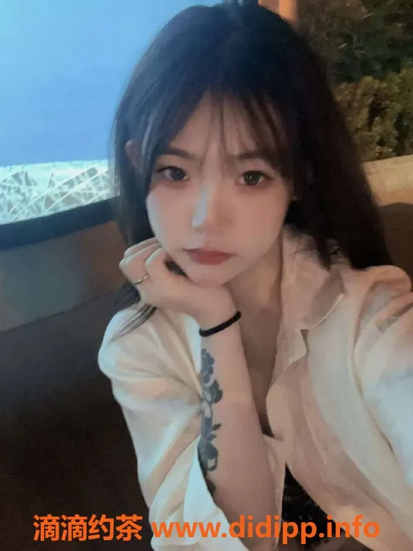 上海楼凤-普陀圆圆，18岁白虎模特，170长腿D罩杯