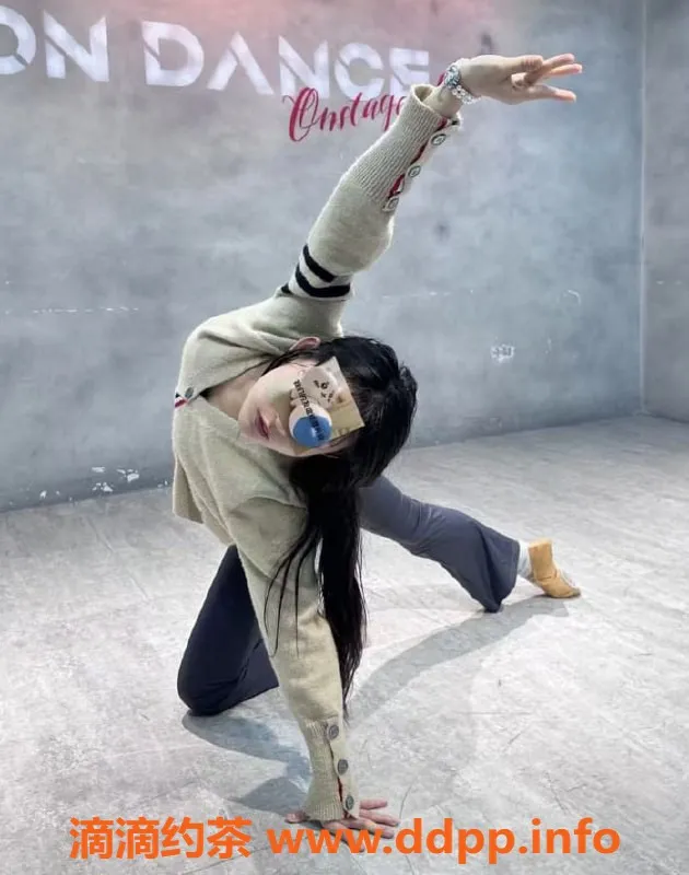 上海楼凤-普陀圆圆，18岁白虎模特，170长腿D罩杯