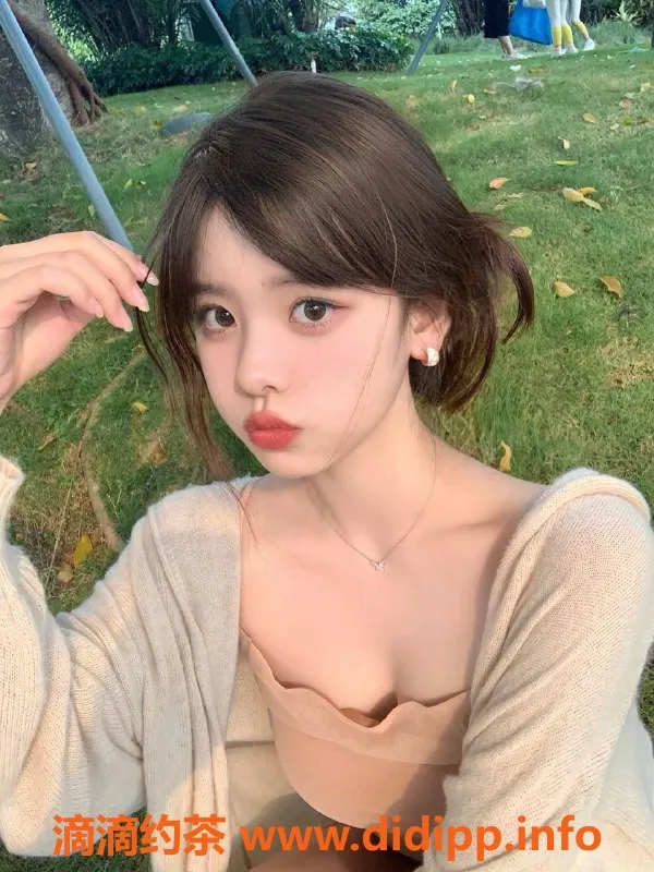 杭州楼凤-西西的后宫：160cm、90斤、18岁可约体验