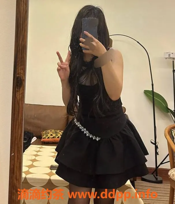 上海楼凤-虹口笑笑，163cm/47kg，1600元起，学院风嫩妹