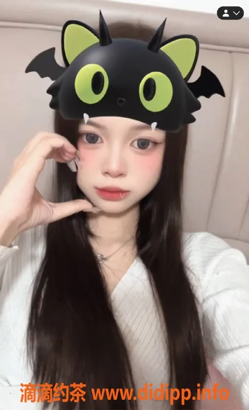 深圳楼凤-龙华区嫩妹雪儿，制服Kiss服务，超值体验！