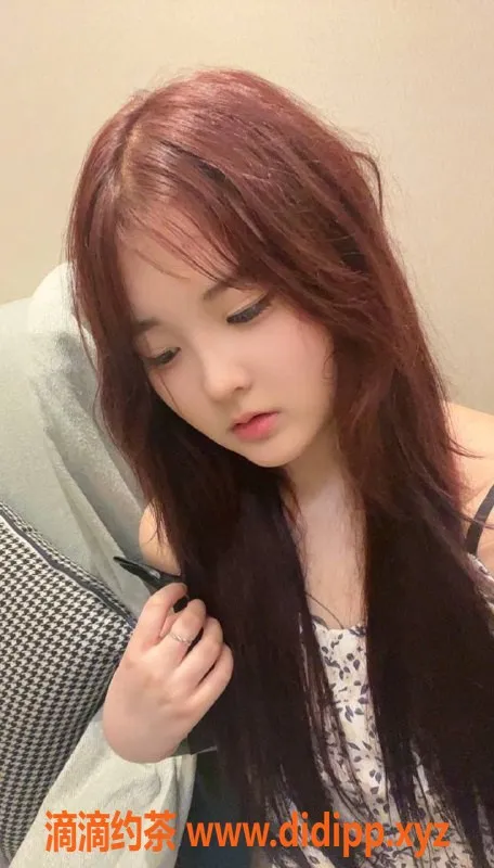 成都楼凤-成都静静|19岁丰满嫩妹|300元起