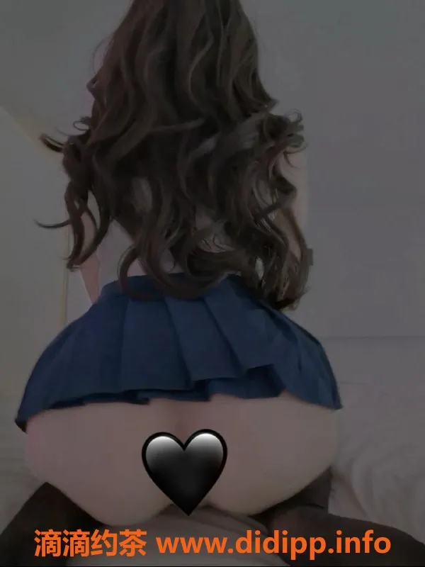 广州楼凤-天河嫩妹小葡萄，长腿大胸，2000p超值享受