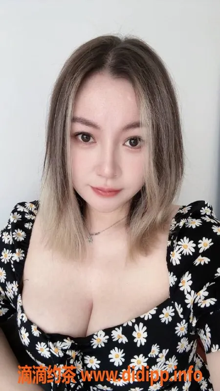 广州楼凤-海珠思琪，6P大胸御姐，舌吻鸳鸯浴体验！