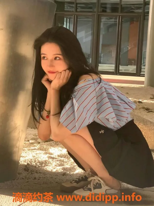 北京楼凤-三里屯嫩妹猪丽叶，内衣批发30元起