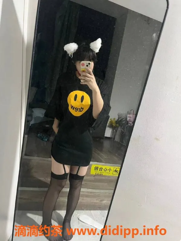 成都楼凤-武侯区嫩妹滋滋，课时费6p，SM车体验