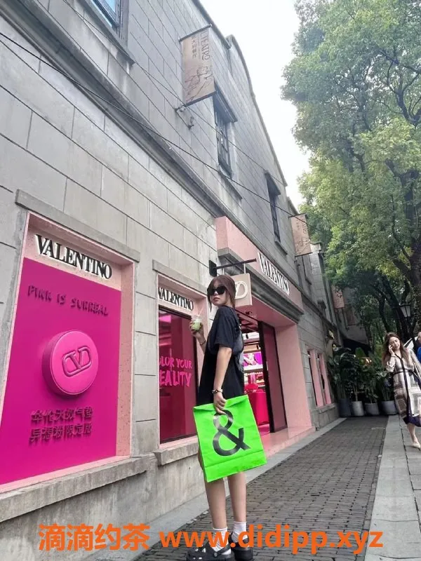 深圳楼凤-南山小羊：20岁高挑嫩妹，1100P起！