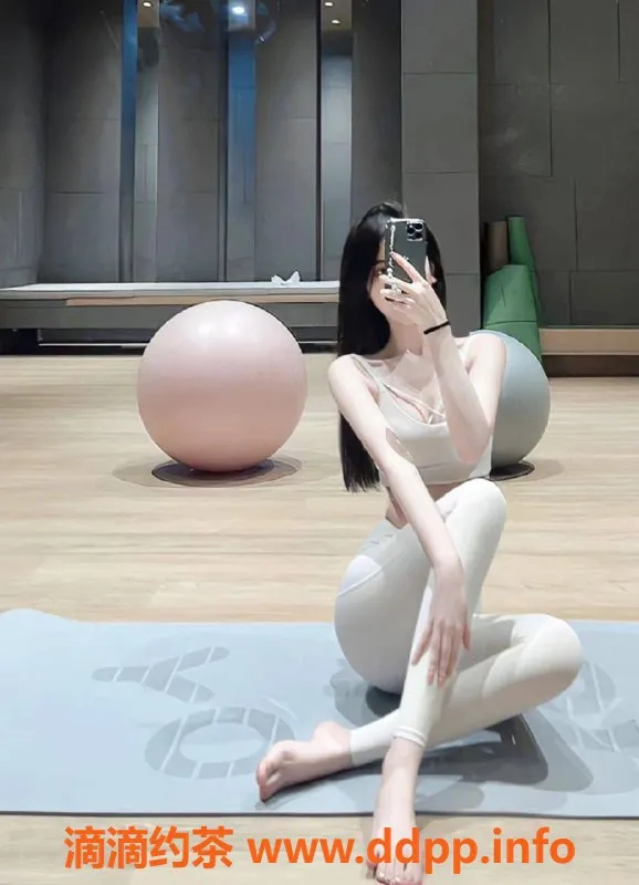 宁波楼凤-甜笑笑，22岁白肤美少女，陪浴服务