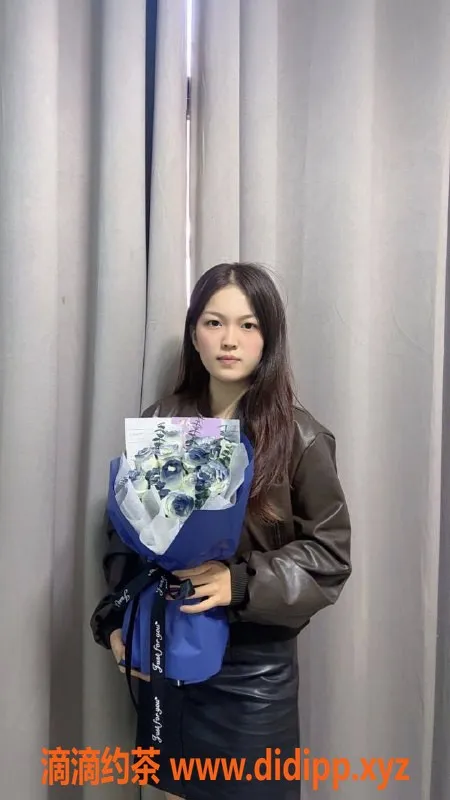 广州楼凤-天河嫩妹筱筱，700p起水费，鸳鸯浴服务