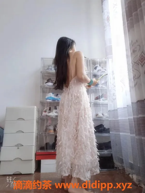 西安楼凤-雁塔布依族女孩粥粥，4p起价