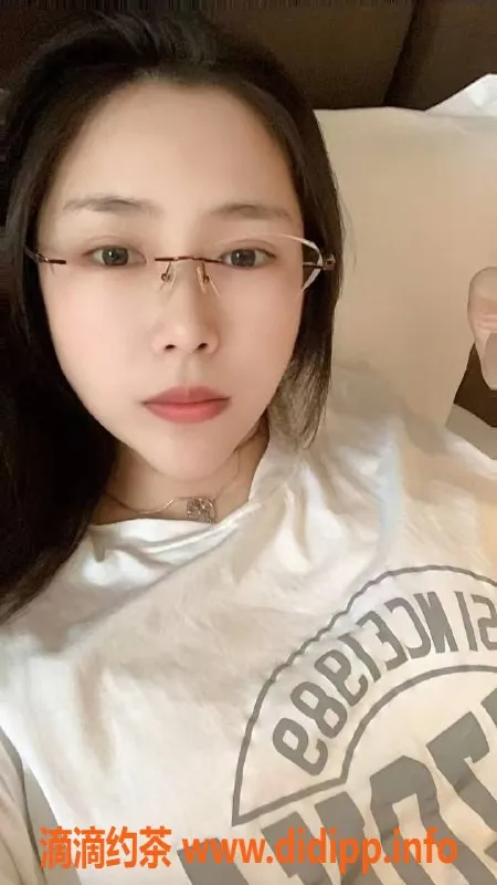 长沙楼凤-岳麓区叮叮，500p的亲密服务等你来体验