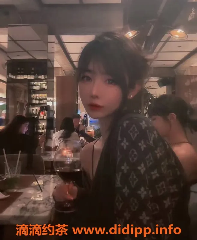 上海楼凤-浦东小狐狸，162身高D杯，1800P起