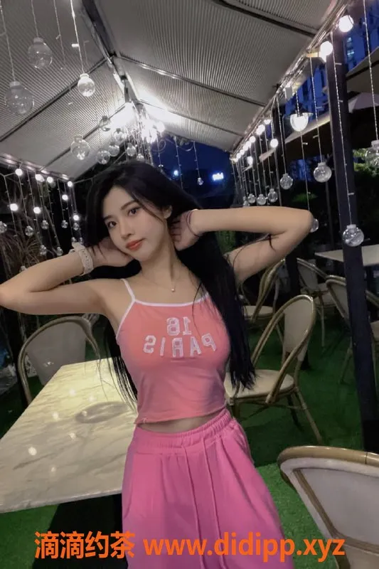 广州楼凤-天河薇薇：温和嫩妹，700元自聊服务