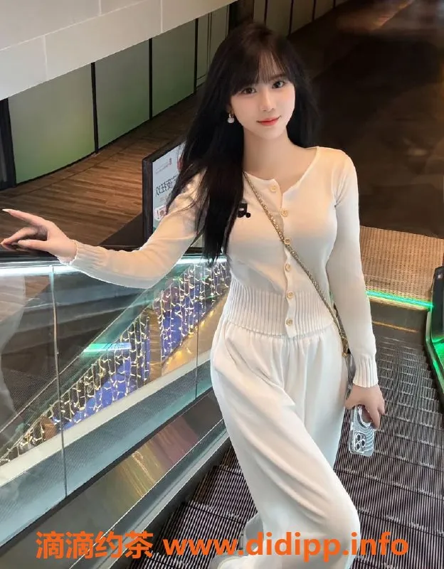 上海楼凤-闵行小紫，168cm白皙长腿，1500元体验