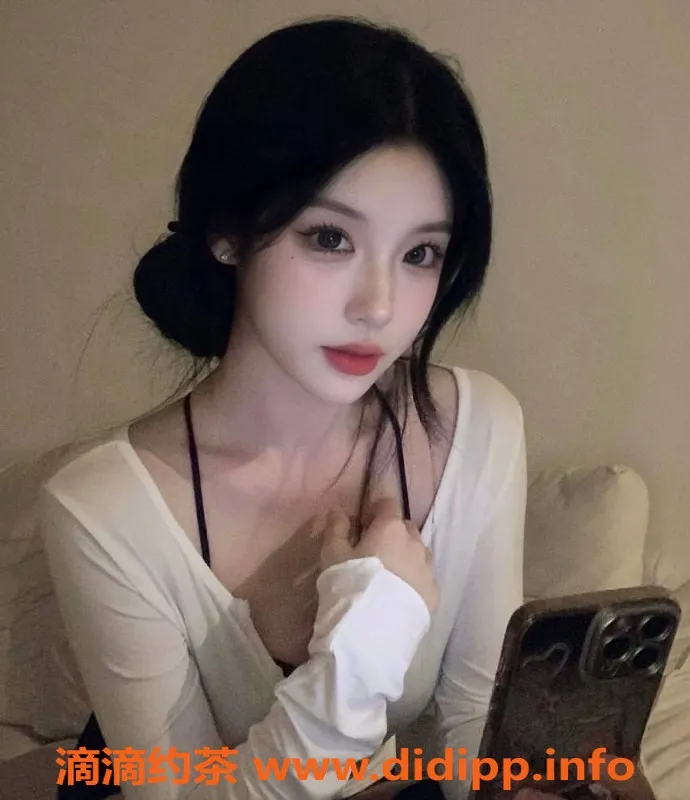 上海楼凤-长宁林洛洛：162CM高颜值大胸小姐，1500元起