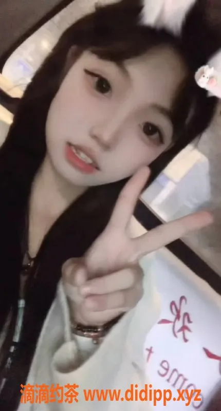 成都楼凤资源信息,成华区童颜巨乳露露，身高165，17岁，近享受价格优服务