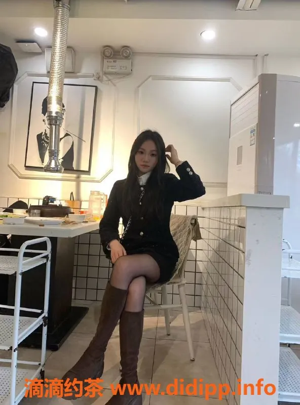 广州楼凤-小昭，黄埔嫩妹，大胸鸳鸯浴7P服务