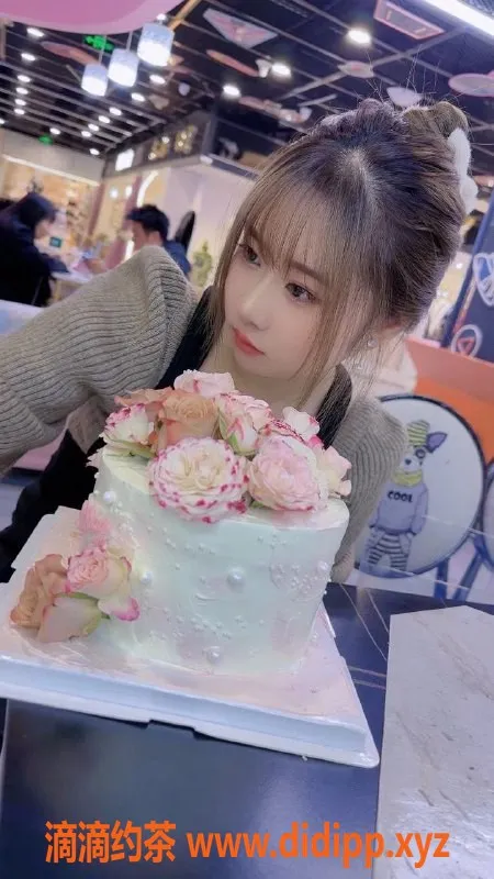 成都外围-乐乐：160cm少女，90斤，独特服务仅需600元