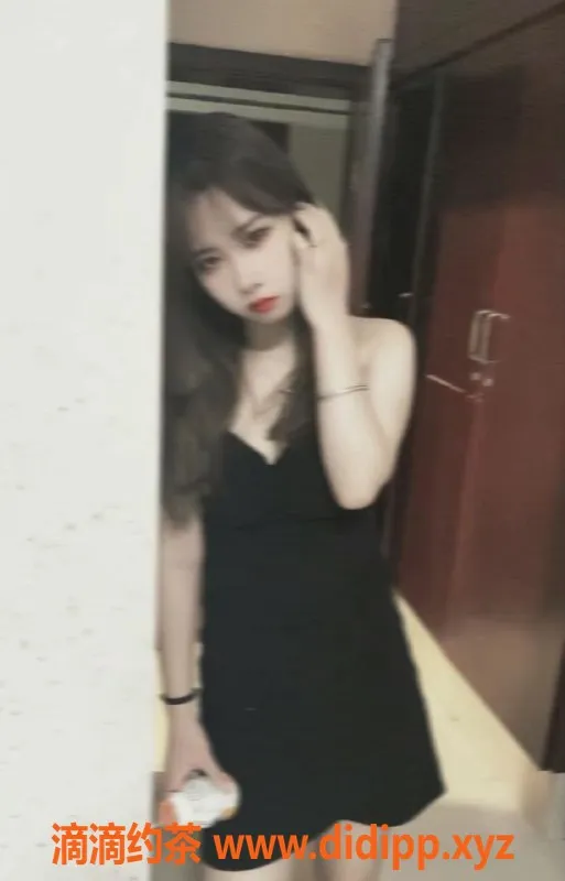 成都外围-乐乐：160cm少女，90斤，独特服务仅需600元