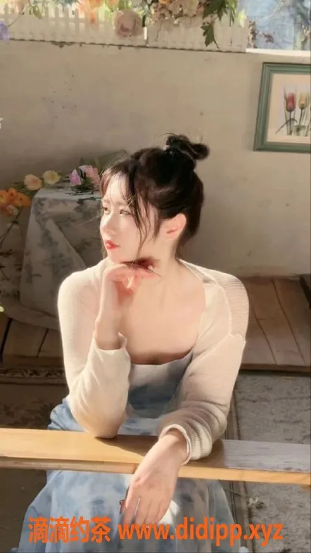 成都外围-乐乐：160cm少女，90斤，独特服务仅需600元