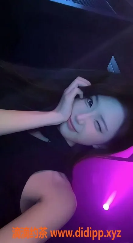 长沙楼凤-芙蓉区妞妞，20岁165cm 50kg 36C女优