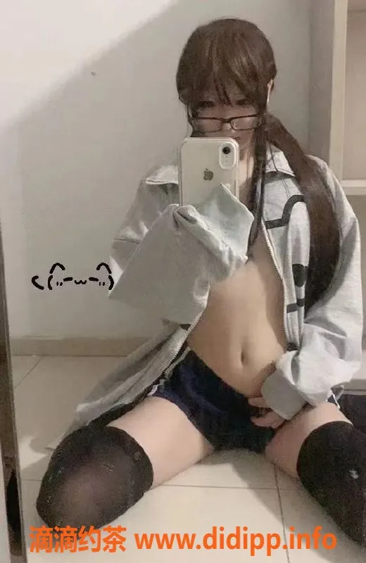 杭州楼凤-小秦，超嫩反差拉满，160身高40体重仅1000/p！