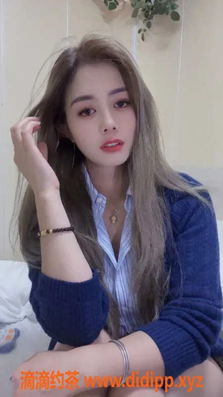 深圳楼凤-宝安38D大胸美女，24岁，168cm，私约只需600元