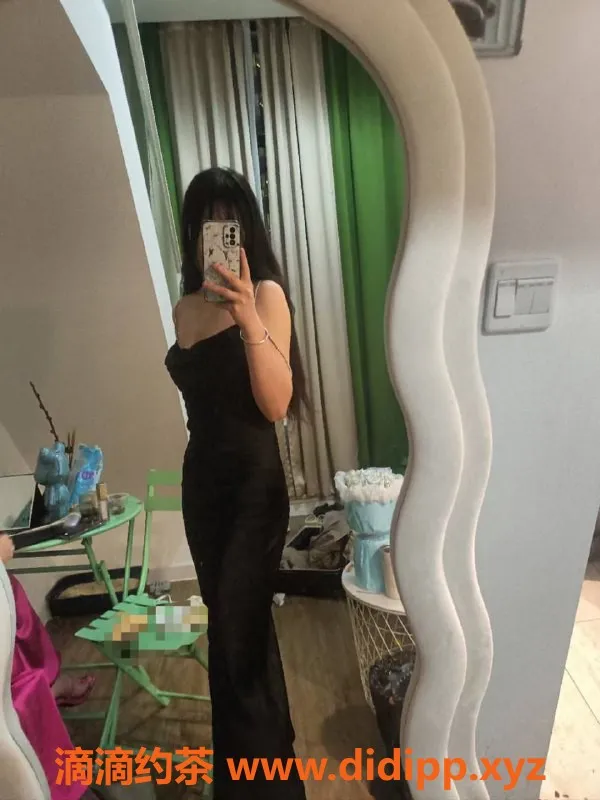 成都上门服务-成都嫩妹小爱19岁，身高164，包夜2500