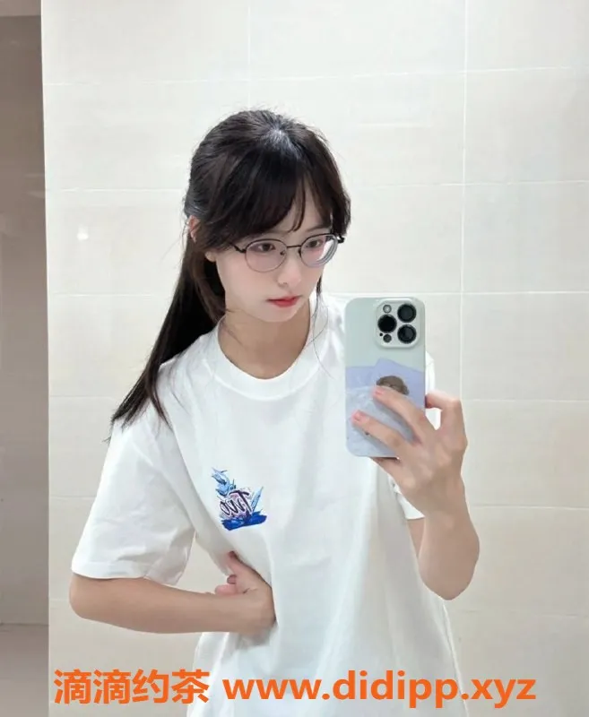 北京楼凤-朝阳嫩妹兔兔，1500p等你来享受！