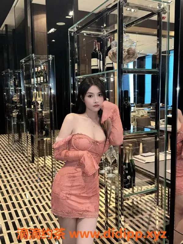 广州楼凤-天河御姐YoYo，9P夜课，性感大胸等你来体验