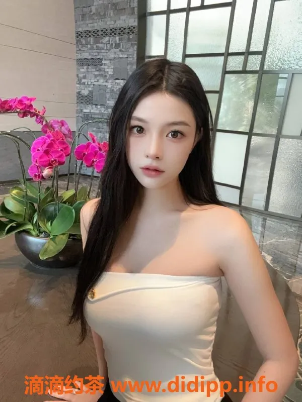 广州楼凤-天河御姐YoYo，9P夜课，性感大胸等你来体验