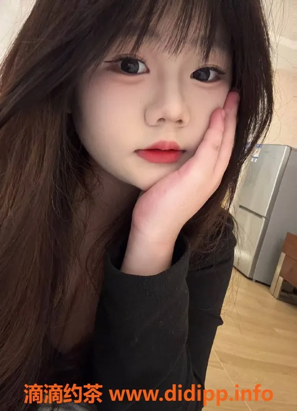 广州楼凤-天河嫩妹奶盖，体验舌吻服务