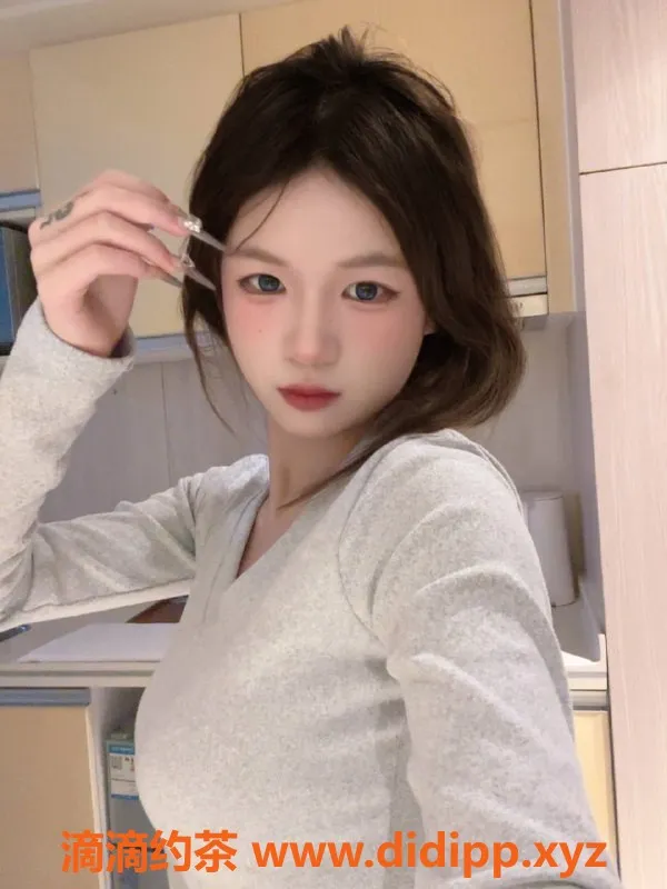 广州楼凤-天河嫩妹芒果，6P鸳鸯浴大胸享受