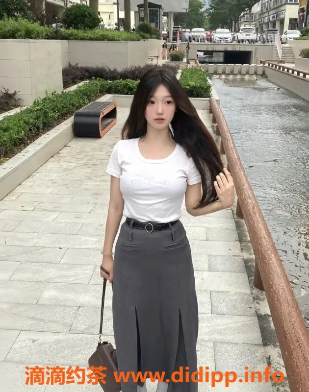 北京楼凤资源信息,朝阳18岁学妹白幼瘦，超乖巧可爱