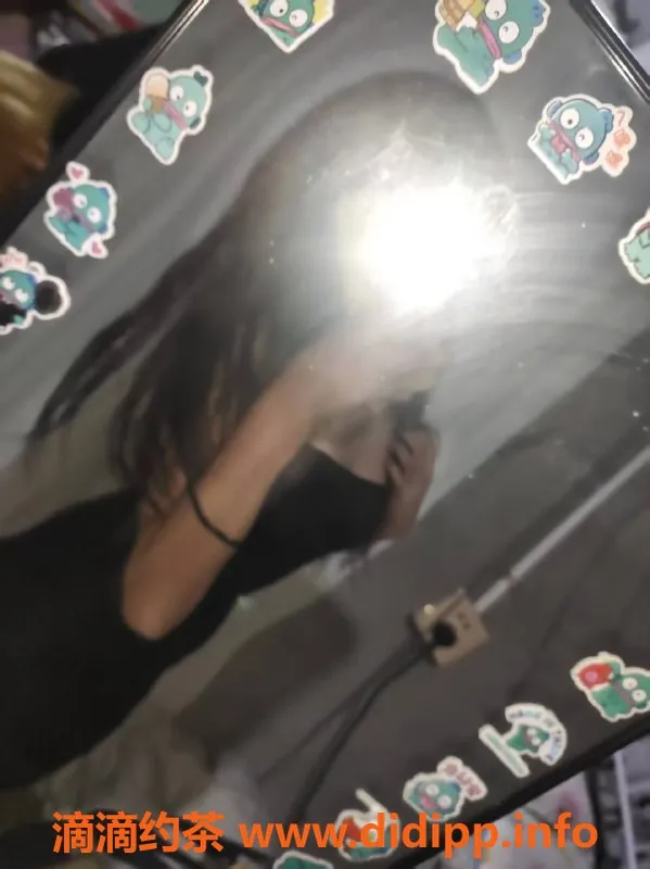 成都楼凤-成都乔乔，17岁匀称嫩妹，600元体验三件套