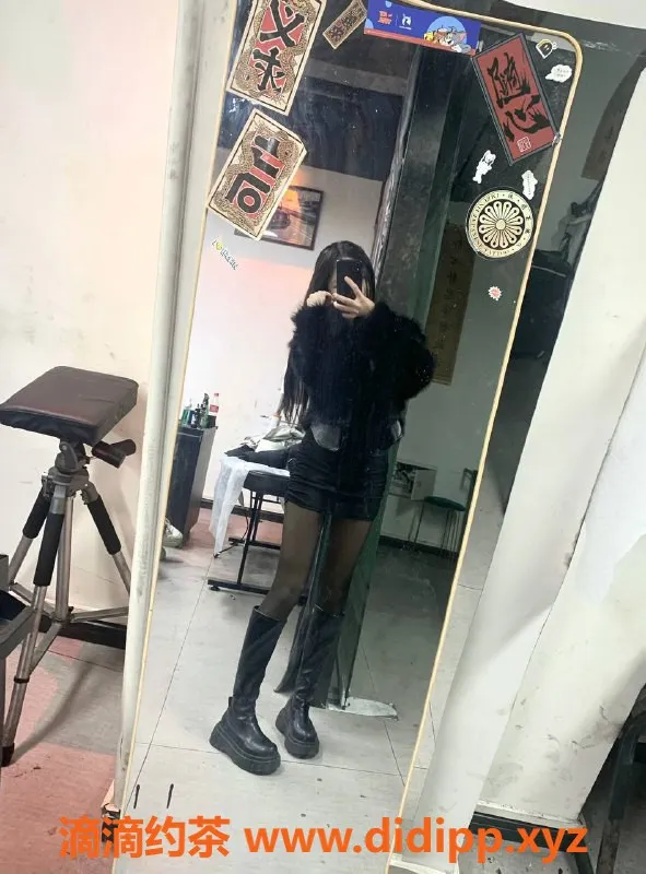 深圳楼凤资源信息,龙岗区草莓嫩妹，800P体验白虎制服服务