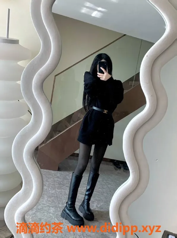 深圳楼凤-龙岗区草莓嫩妹，800P体验白虎制服服务