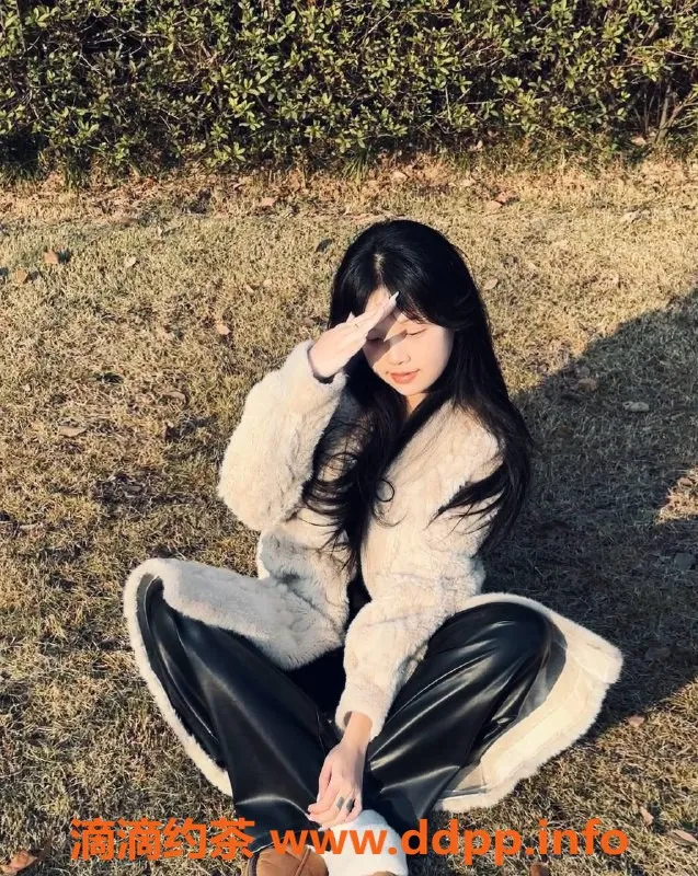 成都楼凤-成都可可，17岁165cm，甜美嫩妹等你来体验