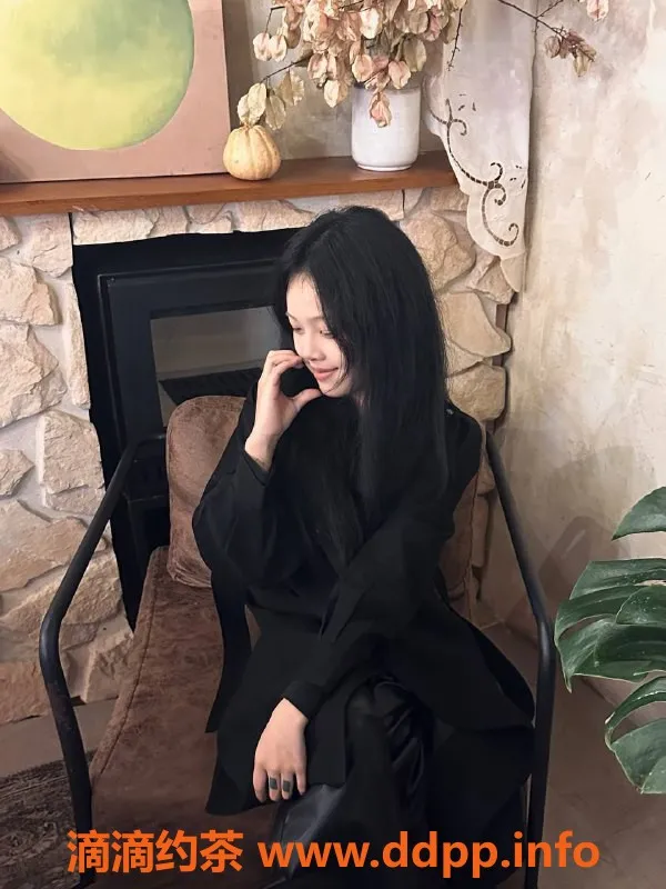 成都楼凤-成都可可，17岁165cm，甜美嫩妹等你来体验