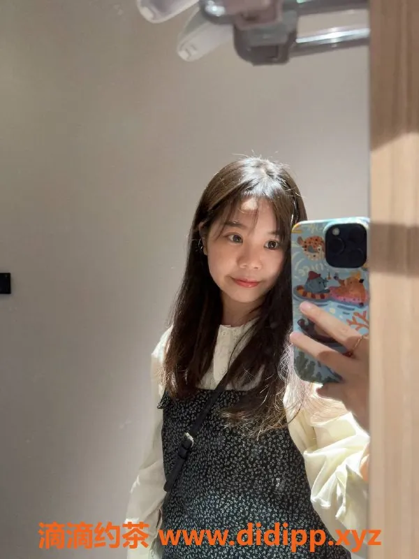 深圳楼凤-龙华楚楚，私密享受988元起，自然妩媚