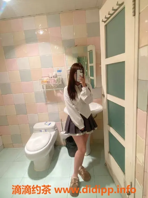 成都楼凤-成都可可 22岁萝莉 500元/小时服务好评