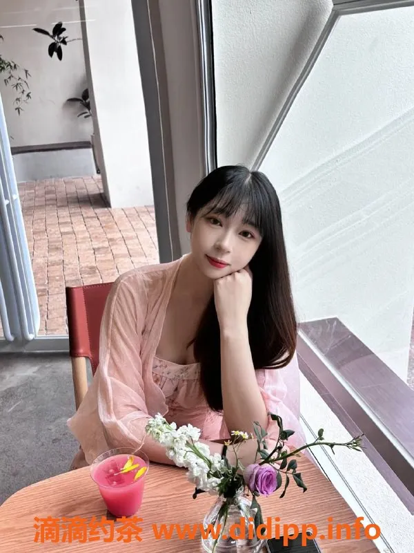 厦门楼凤-思明小兮兮19岁嫩妹，舌吻服务