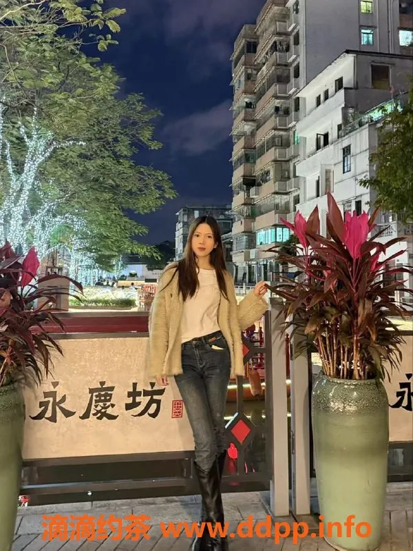 广州楼凤-荔湾小美：7P嫩妹，舌吻鸳鸯浴服务