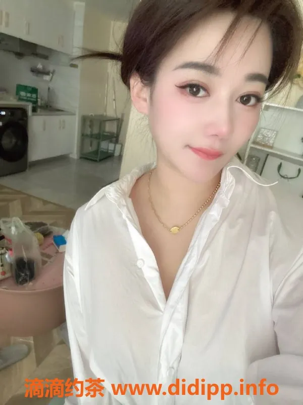 南京楼凤-江宁区Coco奶茶，24岁巨乳美女，170cm，116斤