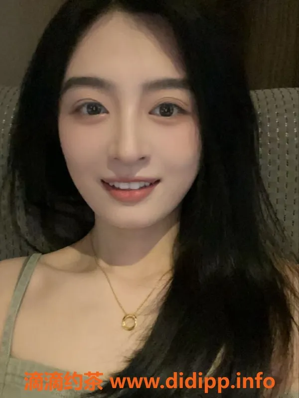 杭州楼凤-清纯美女小雅，上门服务预约仅900元