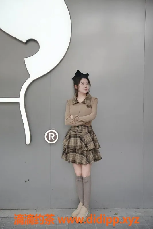 厦门楼凤-海沧老师安安，164高D+大奶，套餐1p仅400元