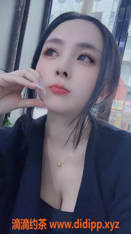 深圳楼凤资源信息,龙华区小笼包，御姐制服服务，推荐指数五颗星