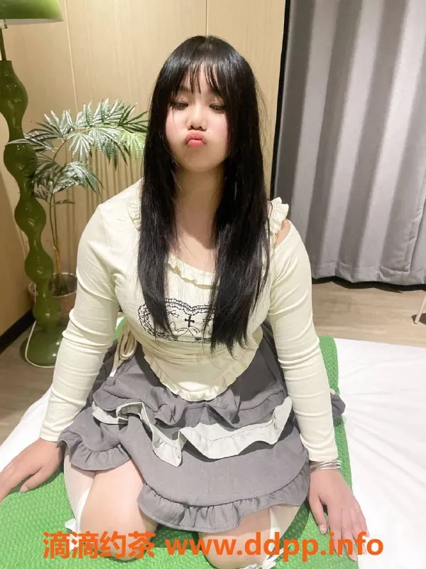 深圳楼凤-宝安区嫩妹宝儿，制服服务650元起