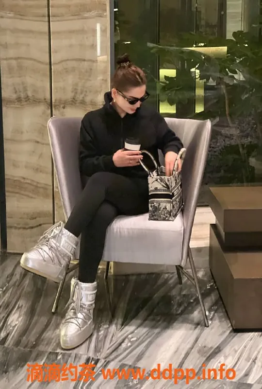 杭州楼凤-杭州洋酒Lena，172cm C+胸，1600p起，包时不限次