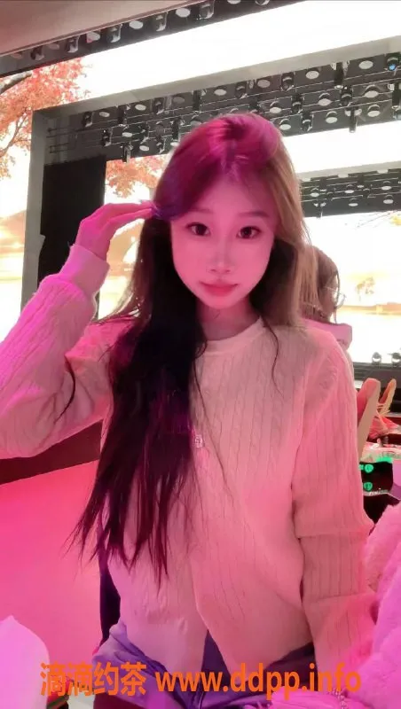 深圳楼凤-宝安区璐璐嫩妹，850元制服服务推荐